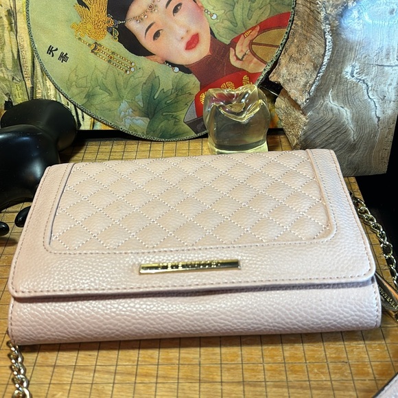 Steve Madden Shoulder Bag or Clutch w Pink Quilted Faux Leather Detachable Strap - Picture 14 of 17